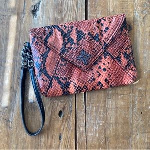 Simply Vera Wang wristlet clutch faux snake skin purse NWT
